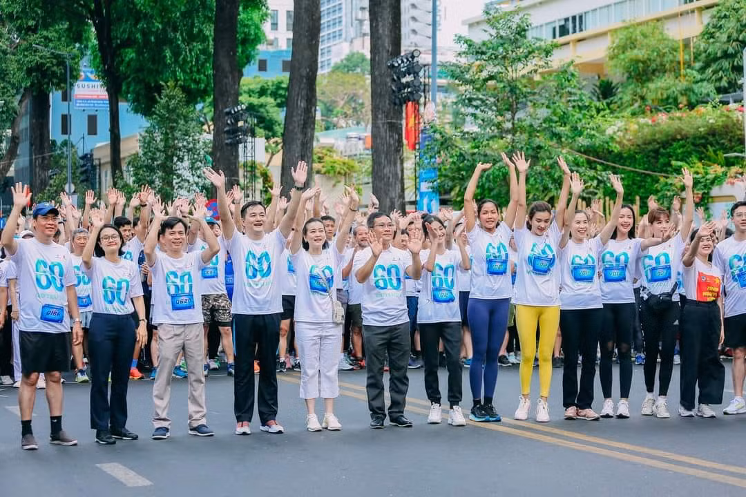 Nhiều nghệ sĩ trẻ cùng hưởng ứng Giải chạy bộ "Bước chân xanh" lần 2. Nhiều nghệ sĩ trẻ cùng hưởng ứng Giải chạy bộ "Bước chân xanh" lần 2.