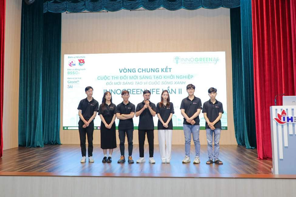 Dự án IUHCoder của nhóm sinh viên khoa Công nghệ thông tin, trường ĐH Công nghiệp TP. HCM giành giải Nhất cuộc thi "Khởi nghiệp đổi mới sáng tạo vì cuộc sống xanh".