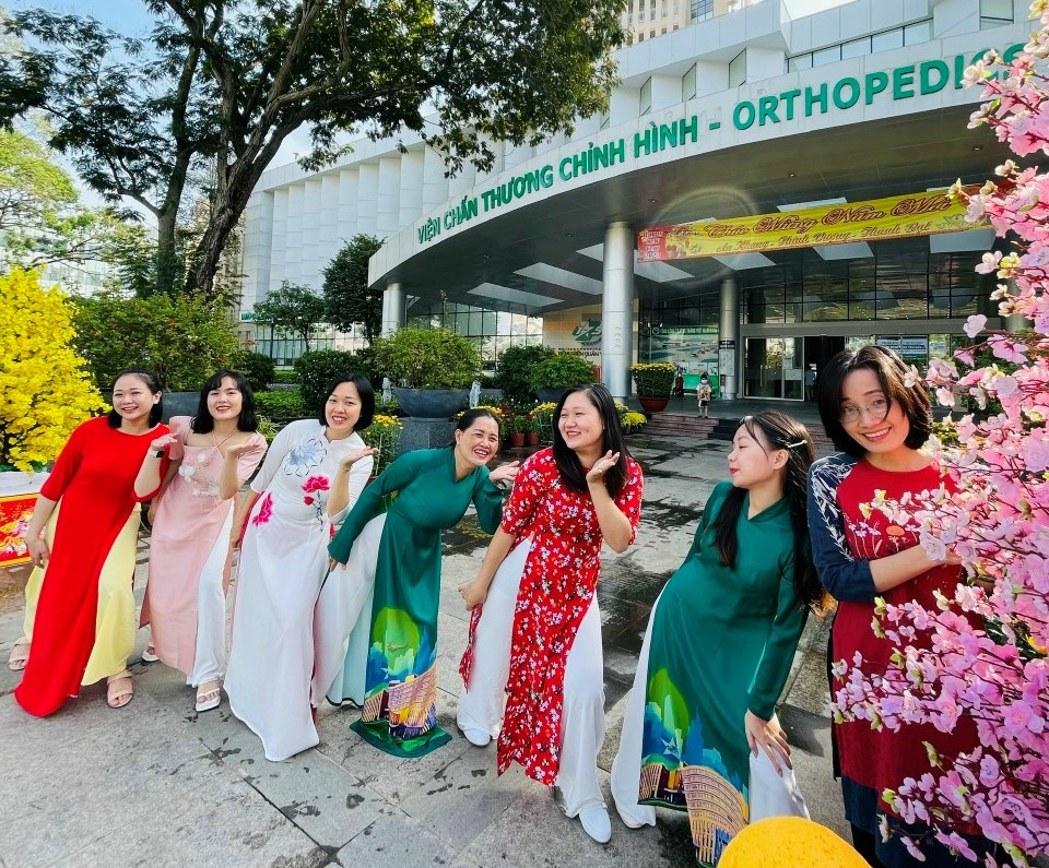 Những góc Xuân bệnh viện thu hút mọi người chụp hình.