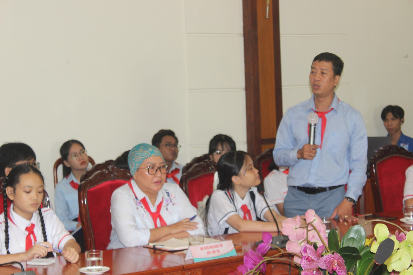 Các đại biểu tham dự nghe đại diện các sở, ban, ngành của TP. HCM chia sẻ về nội dung Kỳ họp. Các đại biểu tham dự nghe đại diện các sở, ban, ngành của TP. HCM chia sẻ về nội dung Kỳ họp.