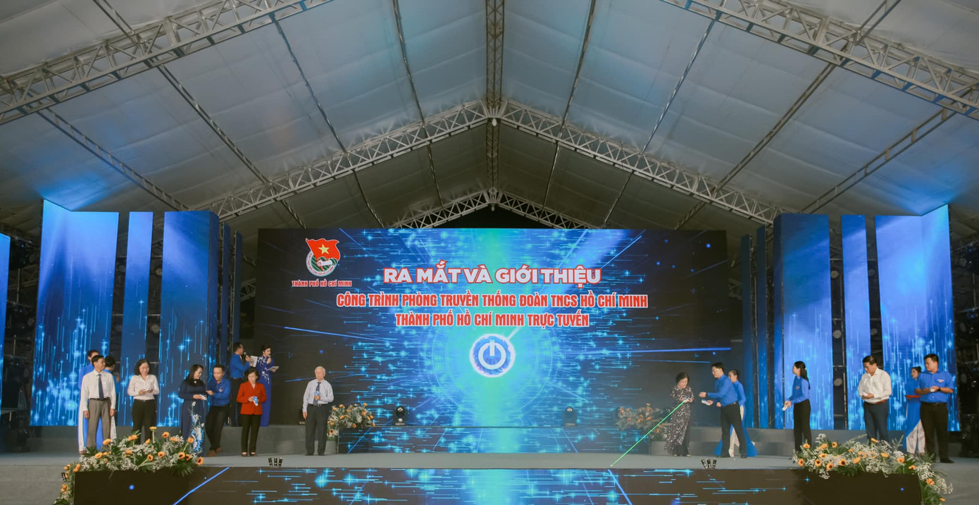 Tối 24/3, Thành Đoàn TP. HCM đã ra mắt công trình Phòng truyền thống của Thành Đoàn TP. HCM trực tuyến, hưởng ứng cuộc vận động “Thành phố Hồ Chí Minh – Thành phố tôi yêu”. Công trình do Ban Thường vụ Thành Đoàn TP. HCM và Nhà Văn hóa Thanh niên thực hiện, mang tới một hệ sinh thái phòng truyền thống trên nền tảng công nghệ số từ cấp thành tới cơ sở.