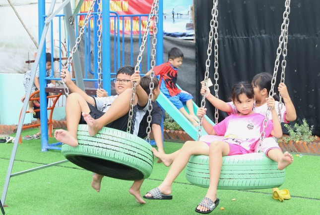 Công trình sau khi hoàn thành đã mang lại niềm vui cho các bạn thiếu nhi tại xã đảo Thạnh An. (Ảnh: Ngô Tùng) Công trình sau khi hoàn thành đã mang lại niềm vui cho các bạn thiếu nhi tại xã đảo Thạnh An. (Ảnh: Ngô Tùng)