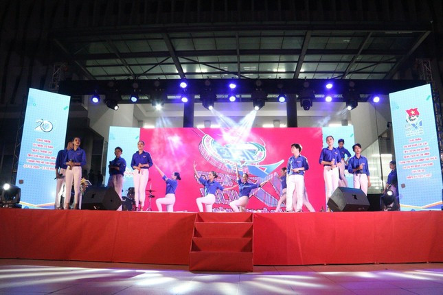 Sân khấu đêm nhạc tại Ngày hội cũng hứa hẹn sự bùng nổ cho các bạn sinh viên.