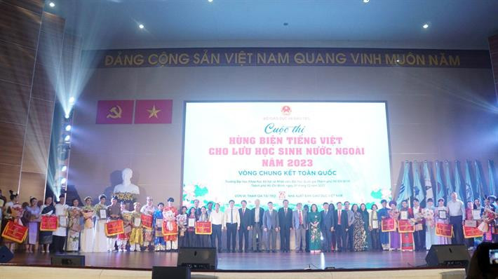 Ban Giám khảo đã lựa chọn trao giải Nhất cho phần dự thi của đội thi đến từ trường ĐH KHXH&NV, ĐHQG Hà Nội. Hai giải Nhì được trao cho đội thi đến từ trường ĐH Sư phạm (ĐH Thái Nguyên), trường ĐH Cửu Long.