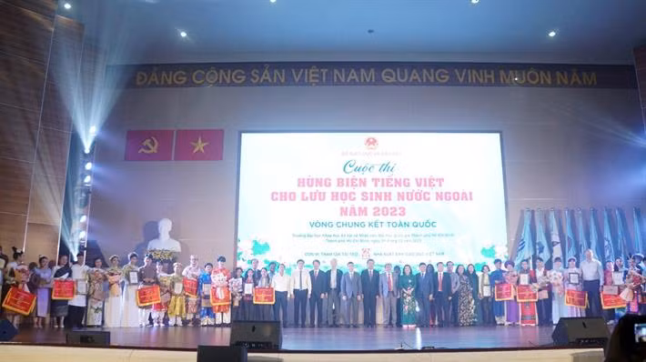 Ban Giám khảo đã lựa chọn trao giải Nhất cho phần dự thi của đội thi đến từ trường ĐH KHXH&amp;NV, ĐHQG Hà Nội. Hai giải Nhì được trao cho đội thi đến từ trường ĐH Sư phạm (ĐH Thái Nguyên), trường ĐH Cửu Long.