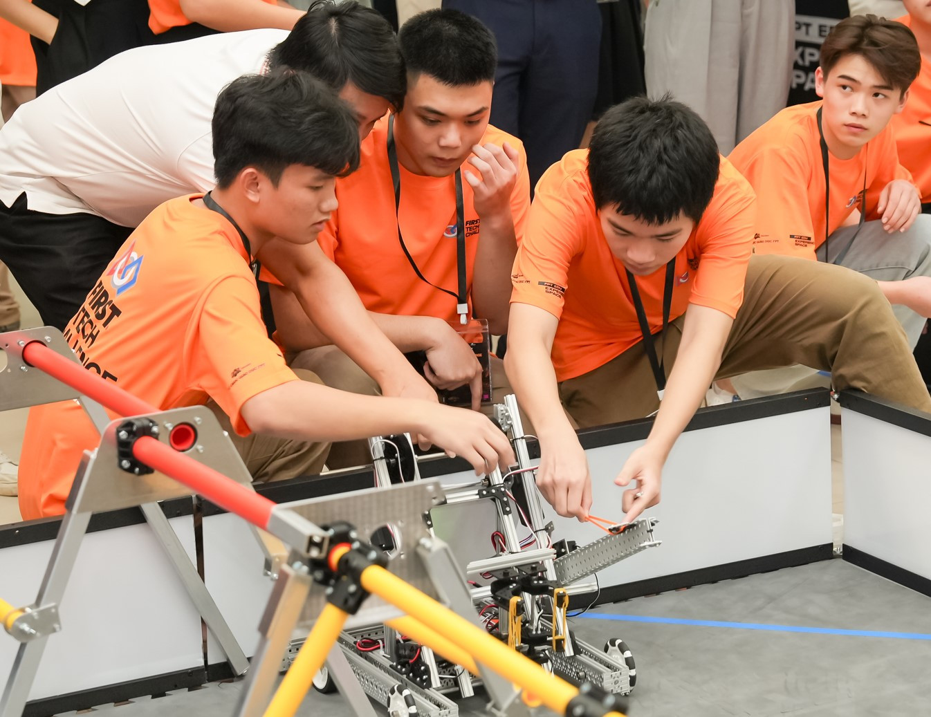 Trường ĐH FPT được FIRST® trao quyền tổ chức giải thi đấu robot theo thể thức và tiêu chuẩn của FIRST® (Mỹ) tại Việt Nam. Trường ĐH FPT được FIRST® trao quyền tổ chức giải thi đấu robot theo thể thức và tiêu chuẩn của FIRST® (Mỹ) tại Việt Nam.