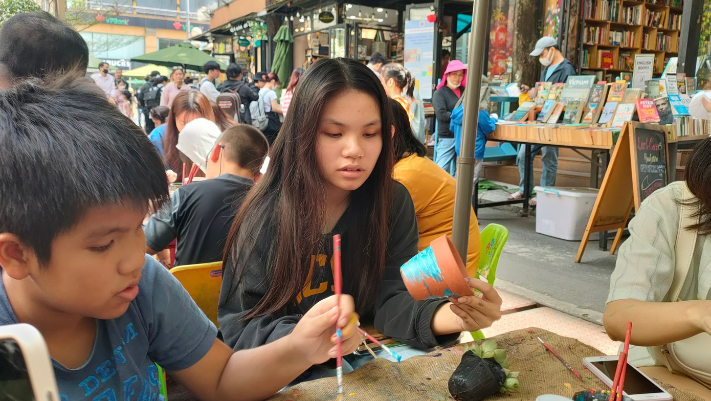 “Điều đặc biệt là người vẽ đều cảm thấy rất vui khi bỏ ra chi phí thấp mà còn góp phần gây quỹ cho dự án thiện nguyện”, Thu Hà chia sẻ