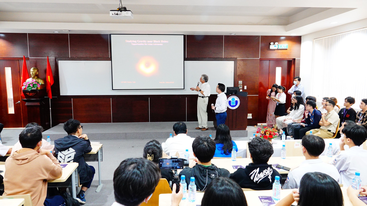 GS. Paul Ho muốn hợp tác với các viện khoa học trong nước thực hiện nghiên cứu vật lý thiên văn vì Việt Nam có nhiều nhân lực giỏi. GS. Paul Ho muốn hợp tác với các viện khoa học trong nước thực hiện nghiên cứu vật lý thiên văn vì Việt Nam có nhiều nhân lực giỏi.