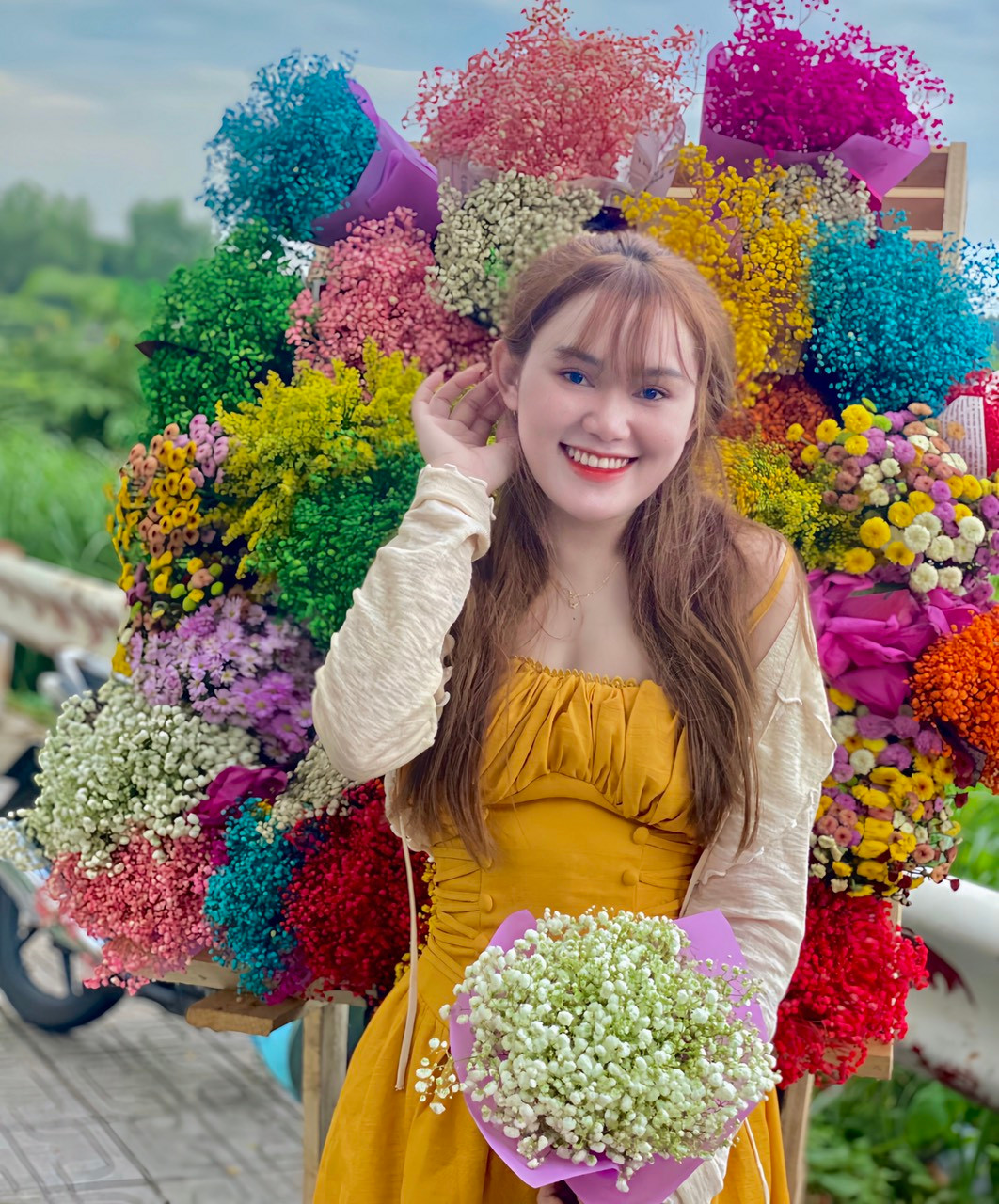 Ngoài Làng Đại học Thủ Đức, các xe hoa ở TP. HCM thường tập trung đông ở các khu vực trung tâm Q. 1 như Nhà thờ Đức Bà, Bưu điện Thành phố. Ngoài Làng Đại học Thủ Đức, các xe hoa ở TP. HCM thường tập trung đông ở các khu vực trung tâm Q. 1 như Nhà thờ Đức Bà, Bưu điện Thành phố.