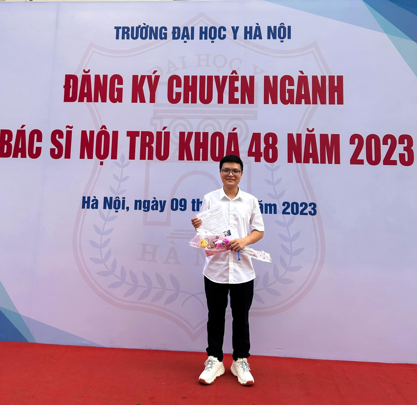 Đối với nam sinh quê Quảng Ngãi, sự học là hành trình tôi luyện cả đời. (Ảnh: NVCC) Đối với nam sinh quê Quảng Ngãi, sự học là hành trình tôi luyện cả đời. (Ảnh: NVCC)