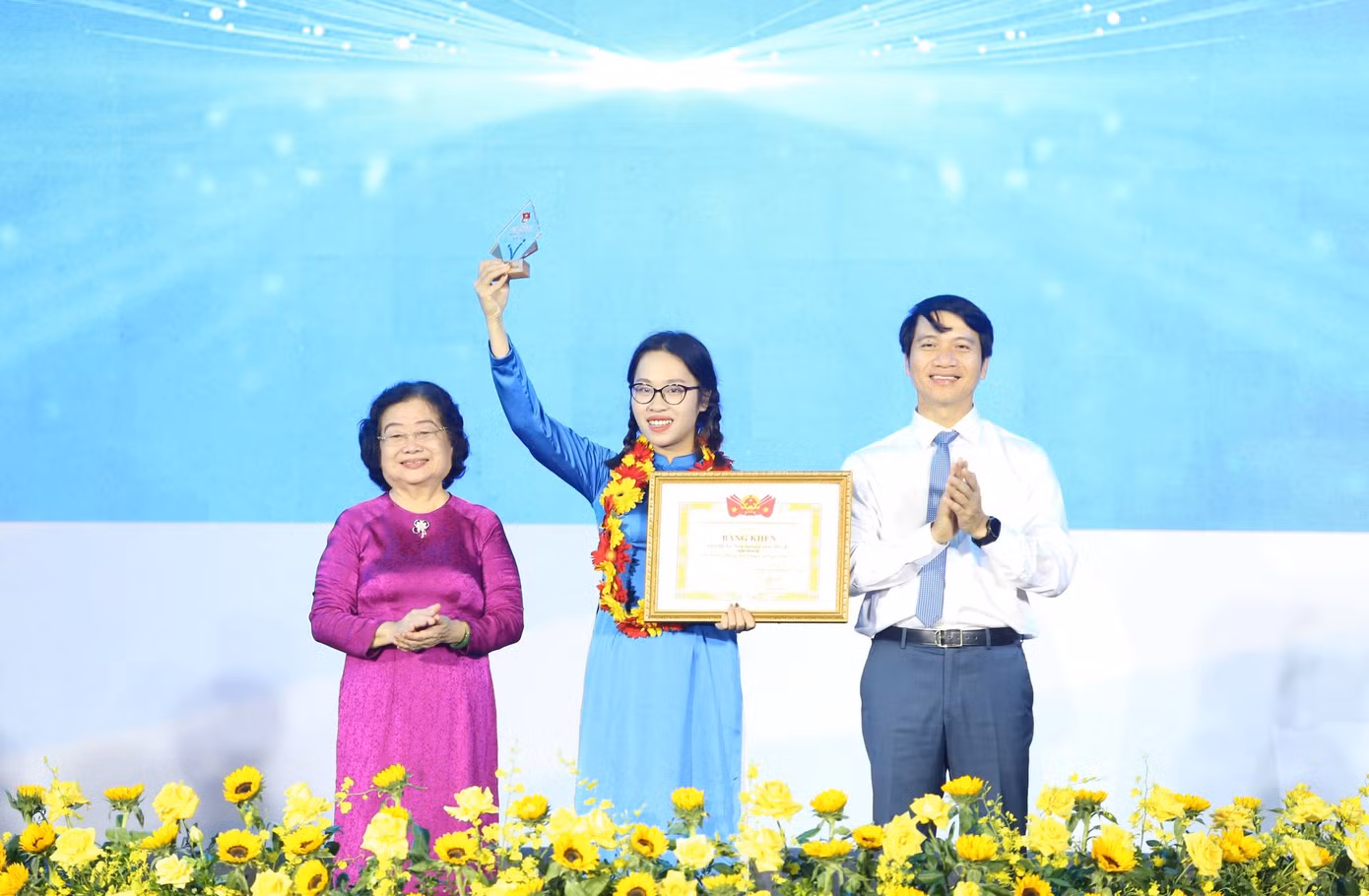 Những cá nhân nhận Giải thưởng Tình nguyện Quốc gia năm 2023. (Ảnh: Ngô Tùng)