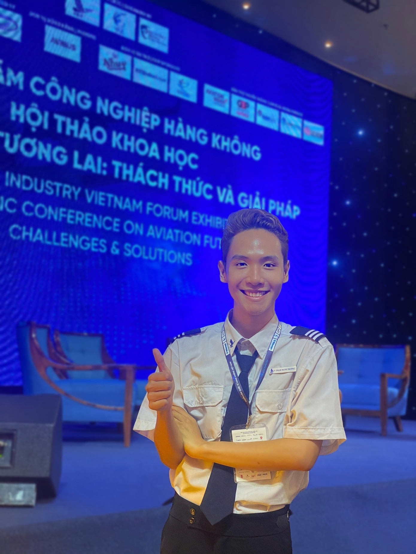 Nam sinh viên Học viện Hàng không Việt Nam đam mê với “nghề nói”. (Ảnh: NVCC)