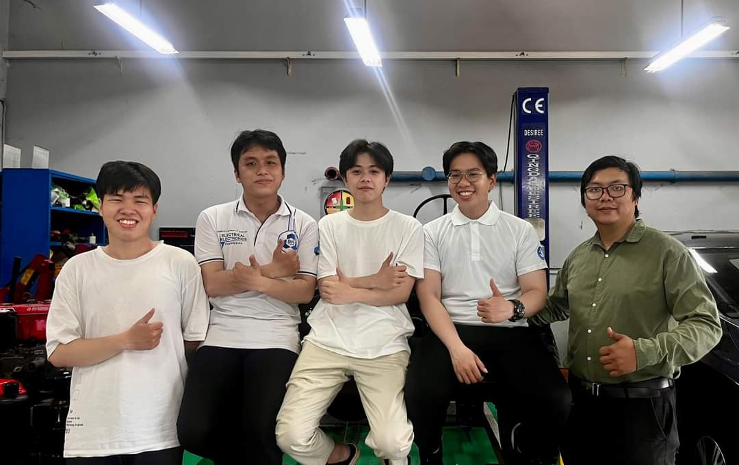 Các thành viên nhóm Newbies.