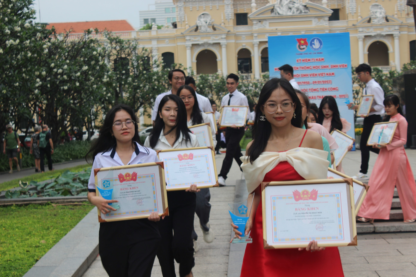 Có 4 tập thể và 14 cá nhân đạt danh hiệu Tập thể &apos;Sinh viên 5 tốt&apos;, &apos;Sinh viên 5 tốt&apos; cấp Trung ương, 17 sinh viên đoạt Giải thưởng &apos;Sao Tháng Giêng&apos; cấp Trung ương được T.Ư Đoàn, T.Ư Hội Sinh viên tuyên dương, khen thưởng.