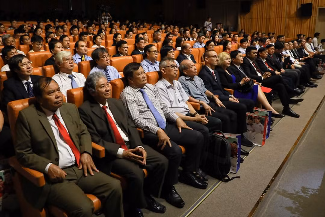 Rất đông các giáo sư, nhà khoa học, chuyên gia đầu ngành tham gia buổi ra mắt Giải thưởng SIU Prize.