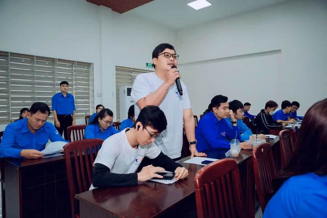 Các đội nhóm tình nguyện phát biểu tại Hội nghị.