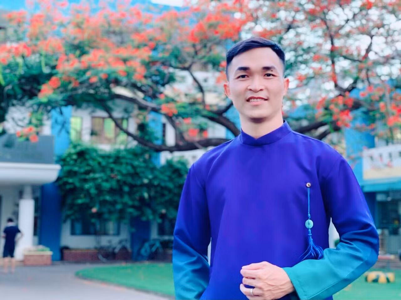 Hùng lớn lên bằng tình yêu thương và ơn chăm sóc của các mẹ tại Làng.