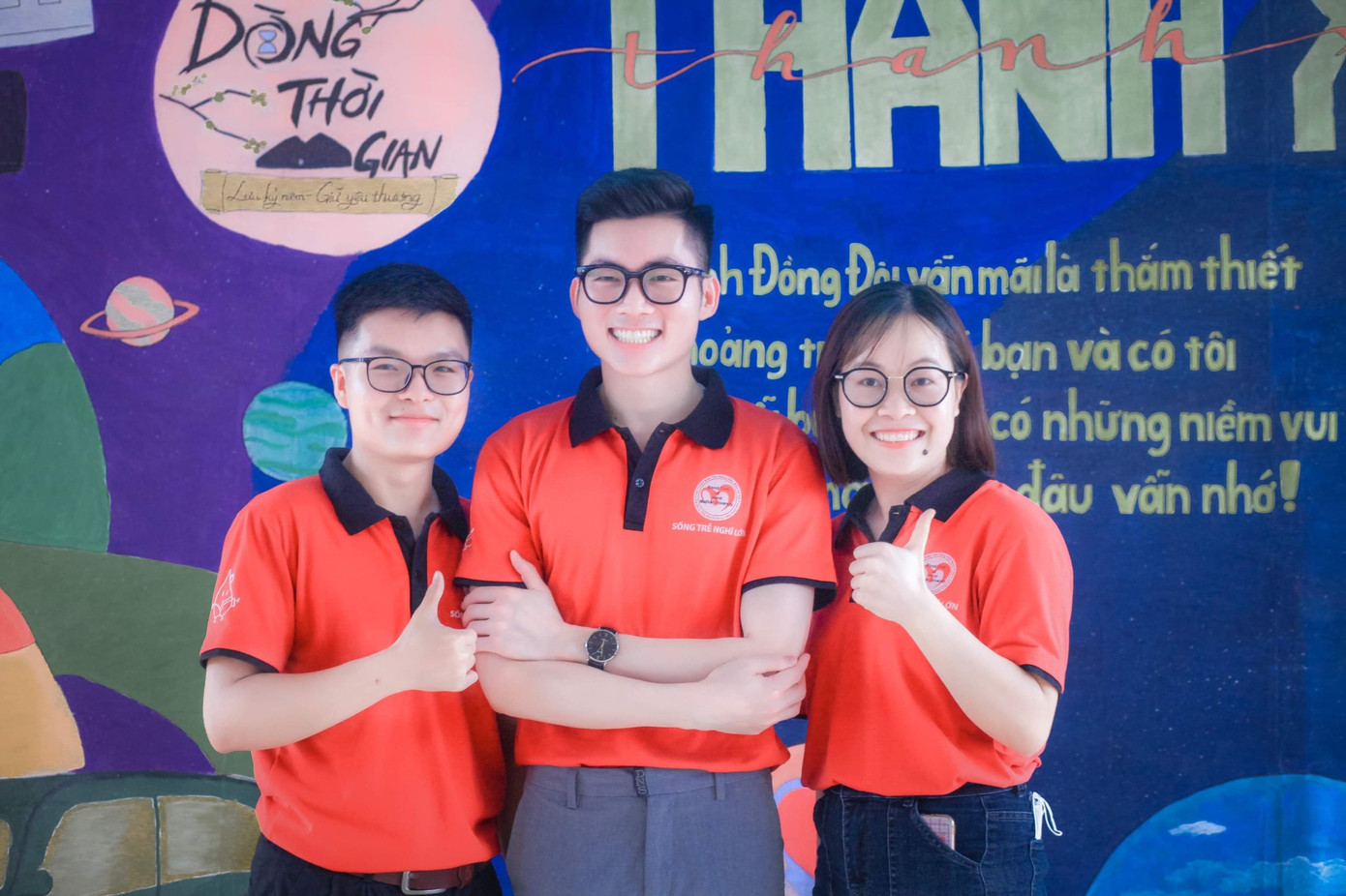 Văn Tốt (ngoài cùng bên trái) trong chương trình hiến máu nhân đạo. (Ảnh: NVCC) Văn Tốt (ngoài cùng bên trái) trong chương trình hiến máu nhân đạo. (Ảnh: NVCC)