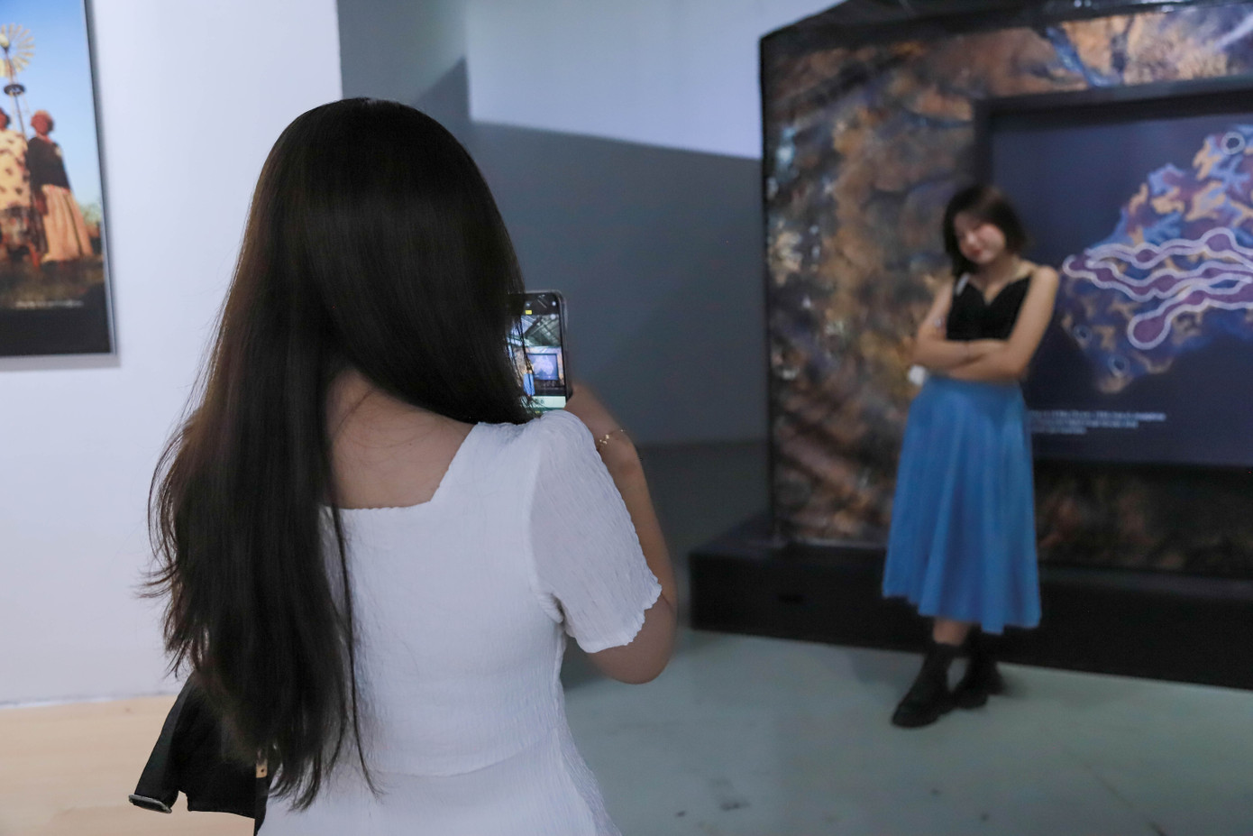 Triển lãm còn là nơi lý tưởng để nhiều bạn trẻ “check-in”.