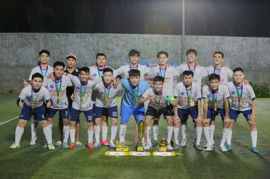 Bá Dương và những đồng đội của mình. Bá Dương và những đồng đội của mình.