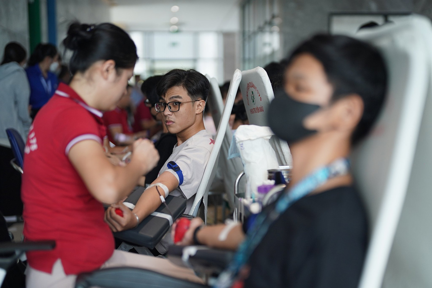 Các bạn sinh viên hiến máu tại Ngày hội. (Ảnh: Duy Anh) Các bạn sinh viên hiến máu tại Ngày hội. (Ảnh: Duy Anh)