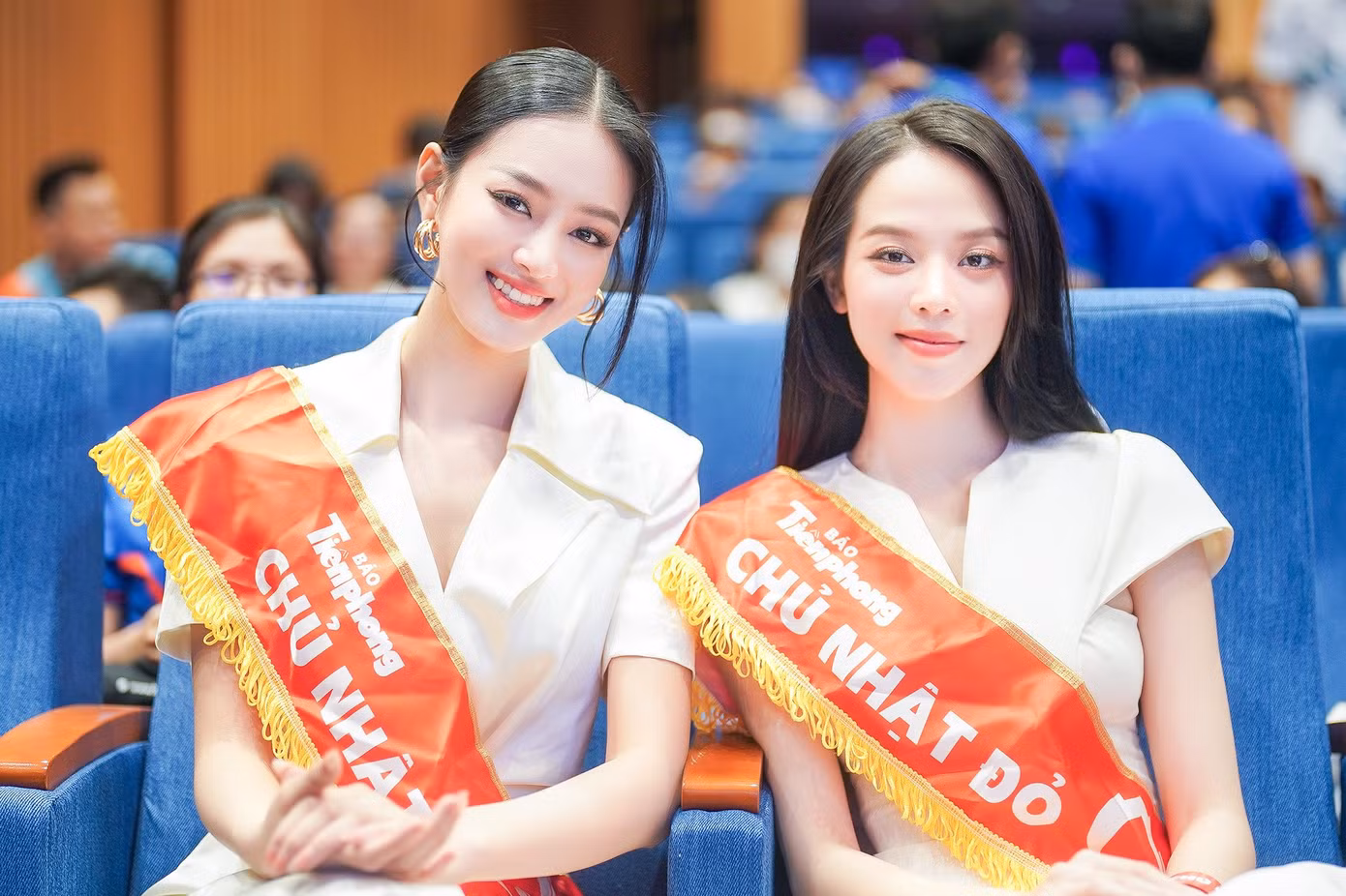 Á hậu 1 'Miss Grand Việt Nam 2023' Bùi Khánh Linh (bên trái), Hoa hậu Việt Nam 2022 Huỳnh Thị Thanh Thủy xuất hiện cùng Ngày hội Hiến máu. Á hậu 1 'Miss Grand Việt Nam 2023' Bùi Khánh Linh (bên trái), Hoa hậu Việt Nam 2022 Huỳnh Thị Thanh Thủy xuất hiện cùng Ngày hội Hiến máu.