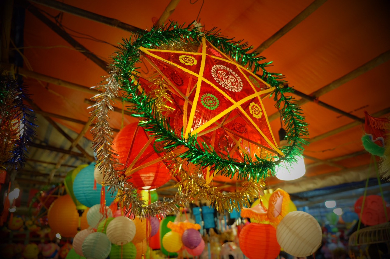 Lồng đèn ông sao gắn với tuổi thơ của nhiều bạn trẻ Việt Nam.
