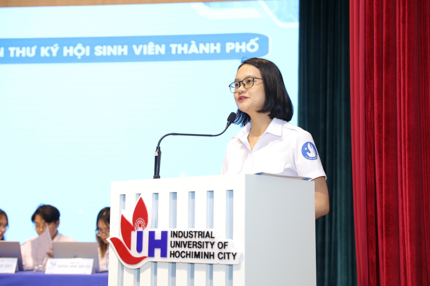 Chị Trần Thu Hà - Phó Bí thư Thành Đoàn, Chủ tịch Hội Sinh viên TP. HCM phát biểu tại Đại hội. (Ảnh: TLTĐ)