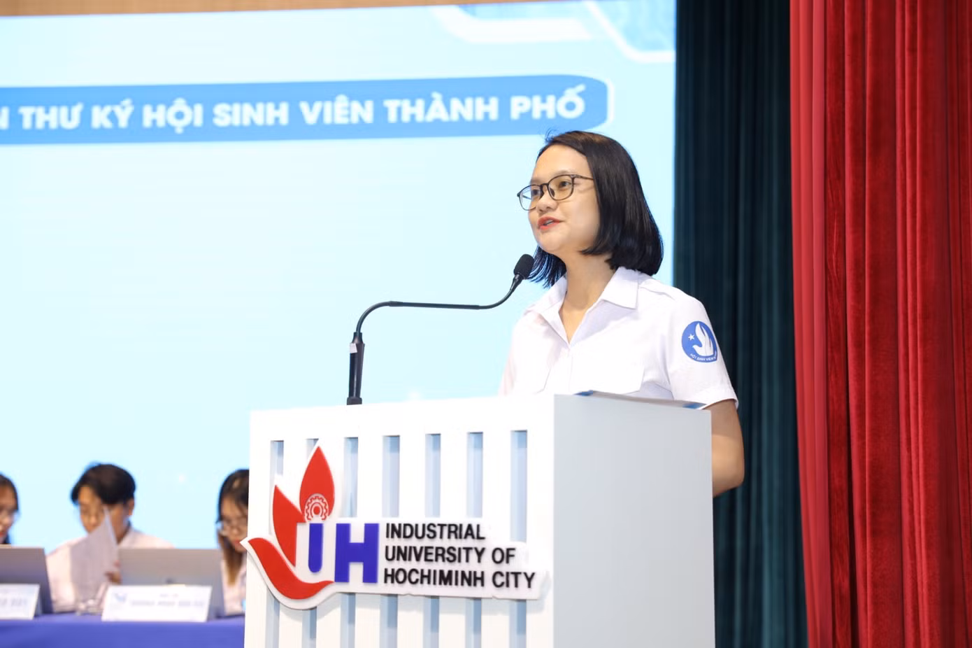 Chị Trần Thu Hà - Phó Bí thư Thành Đoàn, Chủ tịch Hội Sinh viên TP. HCM phát biểu tại Đại hội. (Ảnh: TLTĐ)