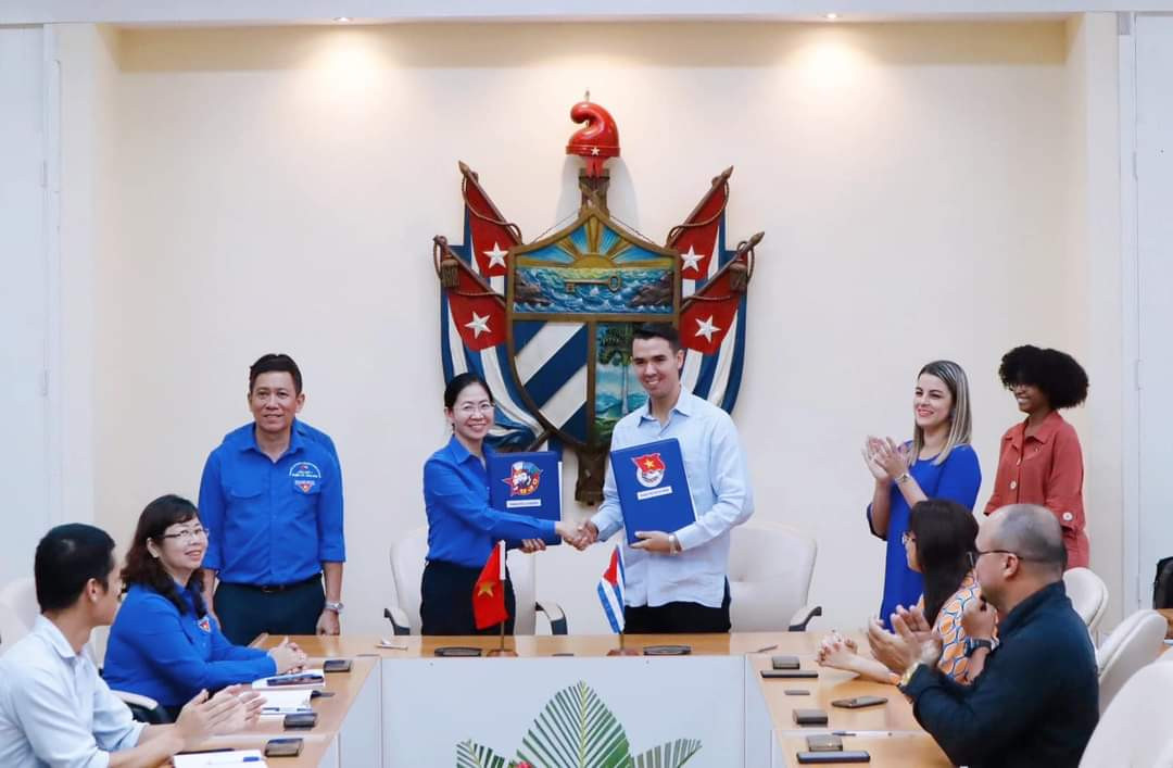 Thành Đoàn TP. HCM và Thành Đoàn TP. La Habana kí kết thỏa thuận hợp tác. (Ảnh: Thành Đoàn TP. HCM)