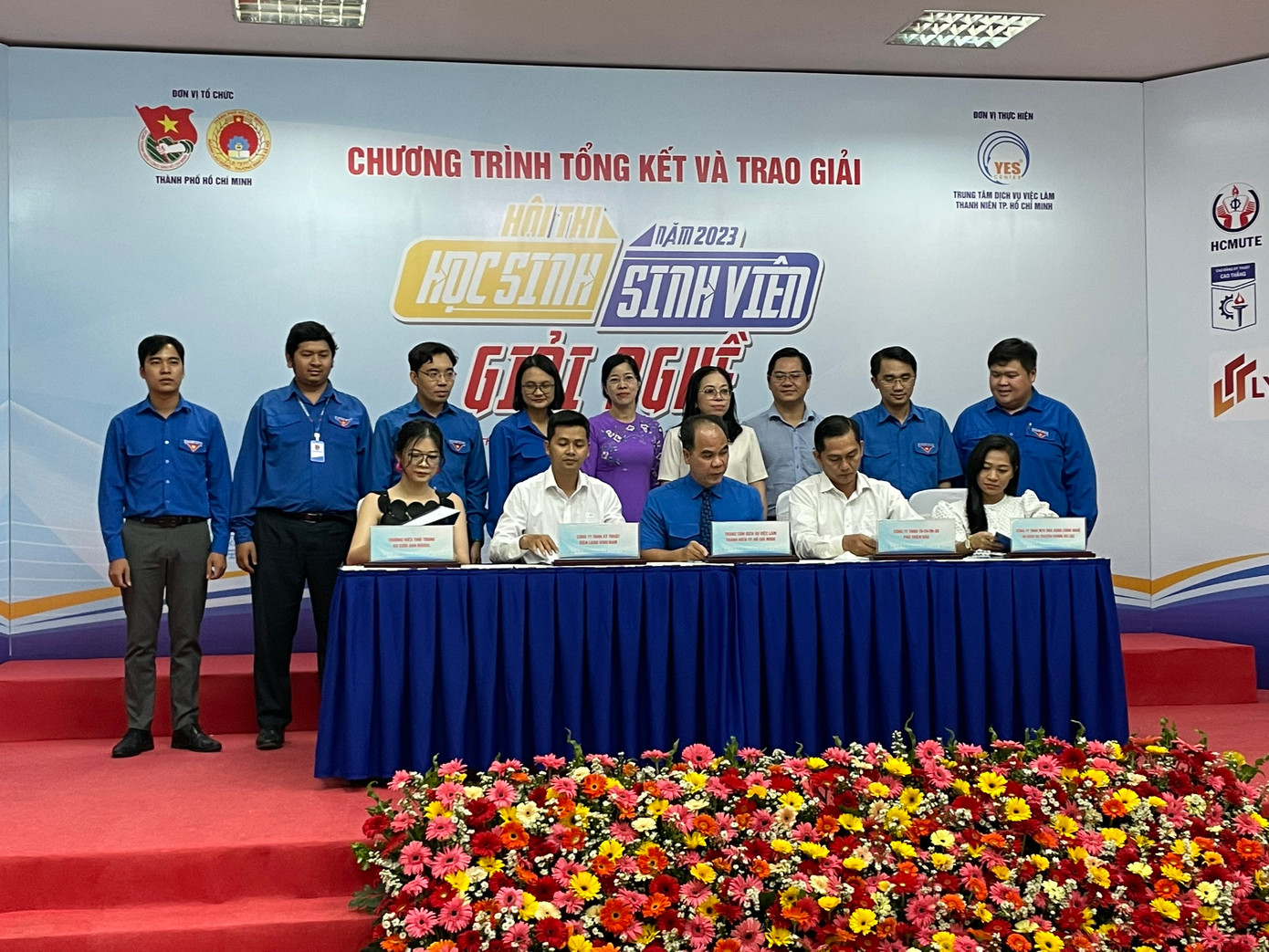 Trong buổi tổng kết, trao giải còn diễn ra lễ ký kết giữa các đơn vị nhằm tiếp tục đẩy mạnh phong trào Hội thi “Học sinh, sinh viên giỏi nghề” TPHCM.