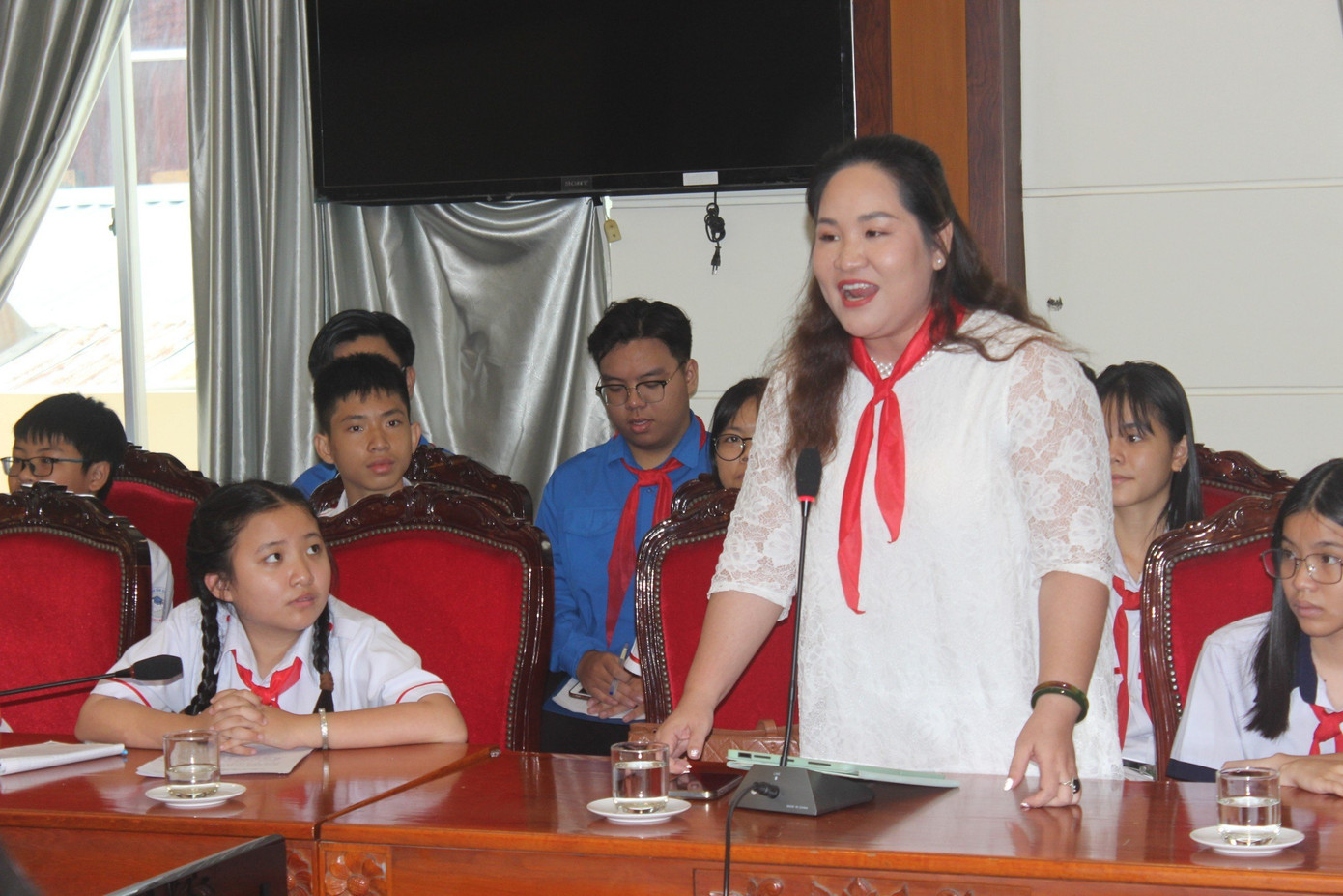 TS Tâm lý Tô Nhi A chia sẻ và gợi mở cho các bạn những vấn đề cùng thảo luận trong Kỳ họp. TS Tâm lý Tô Nhi A chia sẻ và gợi mở cho các bạn những vấn đề cùng thảo luận trong Kỳ họp.