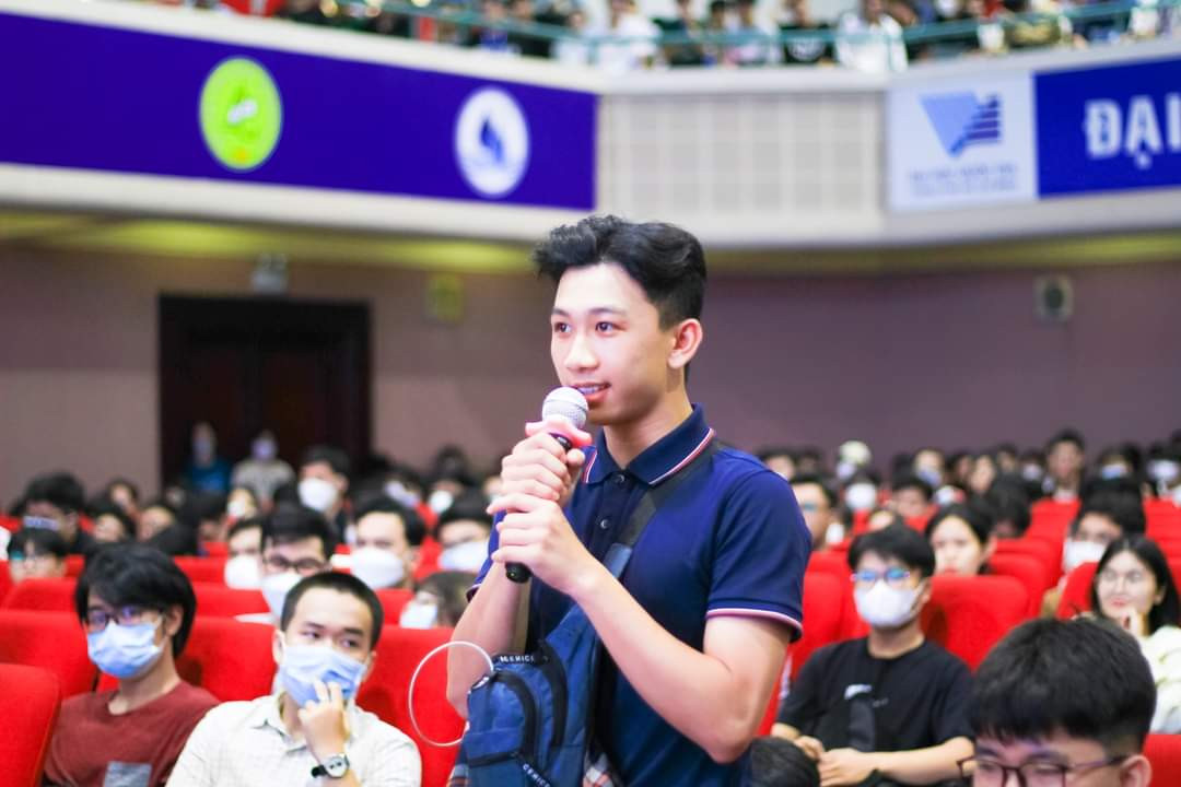 Sinh viên trường ĐH Công nghệ thông tin (ĐHQG TP. HCM) sinh hoạt công dân sinh viên đầu khóa 2023.