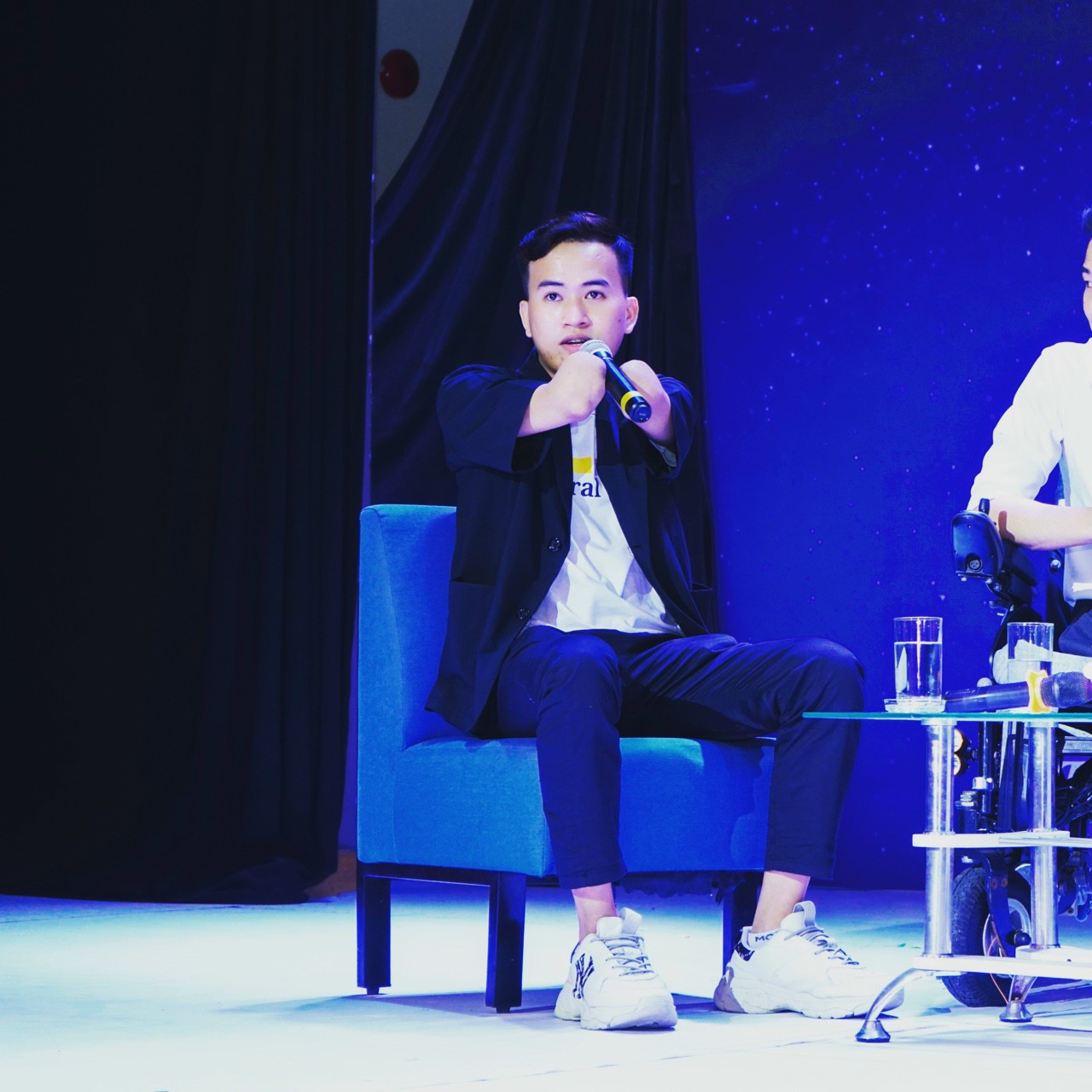 Chàng “Cụt yêu đời” trở thành người truyền cảm hứng bằng nghị lực mạnh mẽ cho bạn trẻ. (Ảnh: NVCC).