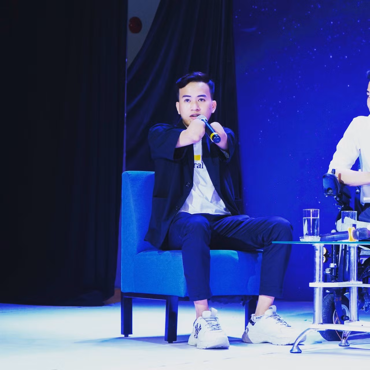 Chàng “Cụt yêu đời” trở thành người truyền cảm hứng bằng nghị lực mạnh mẽ cho bạn trẻ. (Ảnh: NVCC).