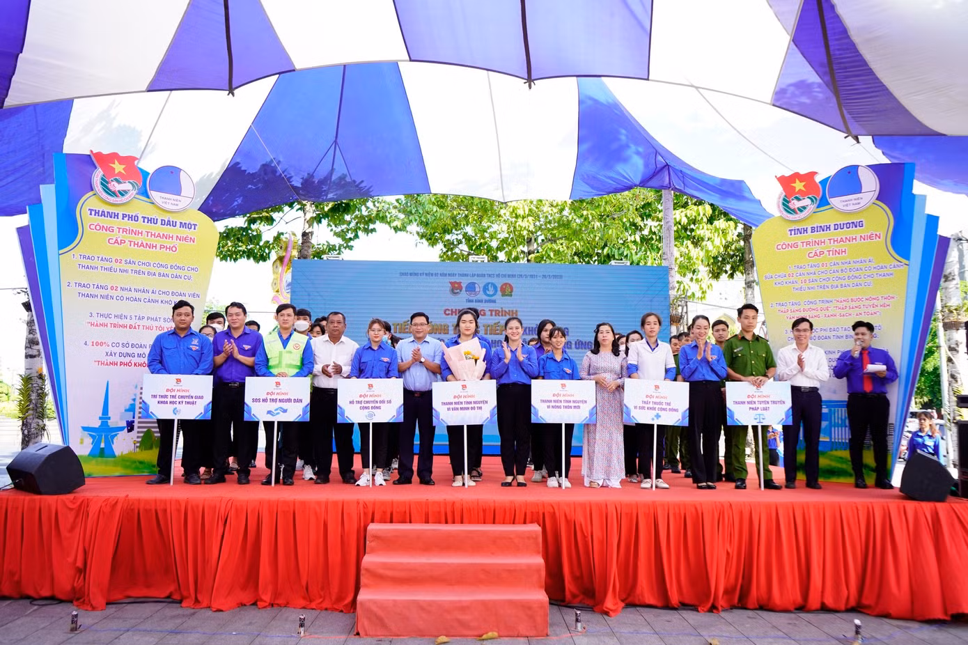 7 đội hình tình nguyện đã ra mắt trong Lễ phát động ra quân các hoạt động Tháng Thanh niên tỉnh Bình Dương. (Ảnh: Tỉnh Đoàn Bình Dương)