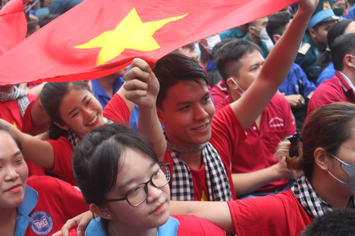 Các bạn sinh viên thể hiện quyết tâm, sẵn sàng bước vào các chương trình, chiến dịch tình nguyện hè.