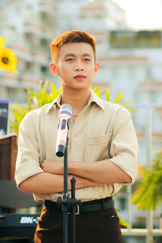 Nguyễn Ngọc Lợi với gương mặt điển trai, thu hút người đối diện. Nguyễn Ngọc Lợi với gương mặt điển trai, thu hút người đối diện.