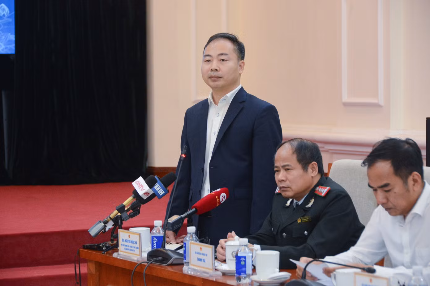 Ông Nguyễn Ngọc Hà, Phó Cục trưởng Cục Quản lý chất lượng (Bộ GD - ĐT), thông tin về vấn đề thí sinh thi lại tại buổi họp báo. Ông Nguyễn Ngọc Hà, Phó Cục trưởng Cục Quản lý chất lượng (Bộ GD - ĐT), thông tin về vấn đề thí sinh thi lại tại buổi họp báo.
