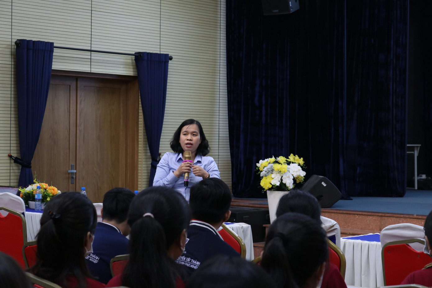 Chị Thảo chia sẻ về "bẫy lừa đảo" mà các bạn sinh viên trường mình gặp phải. Chị Thảo chia sẻ về "bẫy lừa đảo" mà các bạn sinh viên trường mình gặp phải.