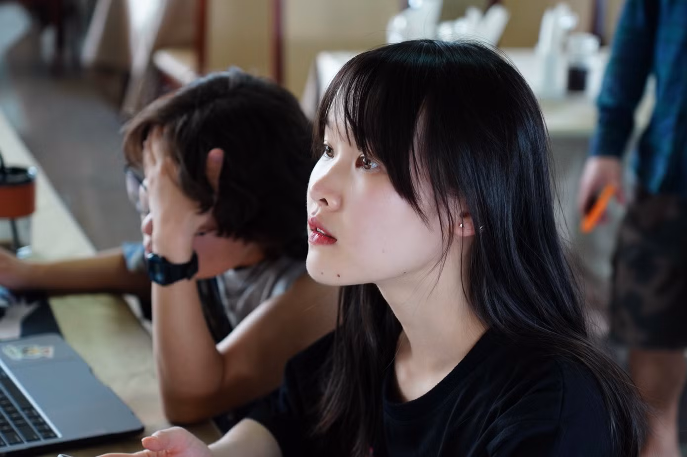 Ngoài thời gian học tập ở trường, Bích Ngọc còn dành thời gian dạy thêm tiếng Trung và làm biên kịch video ngắn. (Ảnh: NVCC). Ngoài thời gian học tập ở trường, Bích Ngọc còn dành thời gian dạy thêm tiếng Trung và làm biên kịch video ngắn. (Ảnh: NVCC).