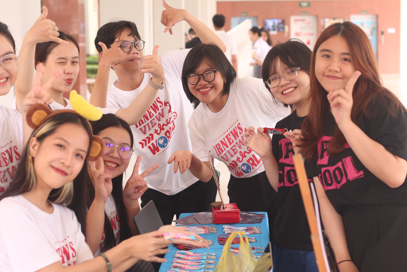 Các bạn trẻ IRNews tạo không khí thoải mái để ứng viên thêm tự tin. Các bạn trẻ IRNews tạo không khí thoải mái để ứng viên thêm tự tin.