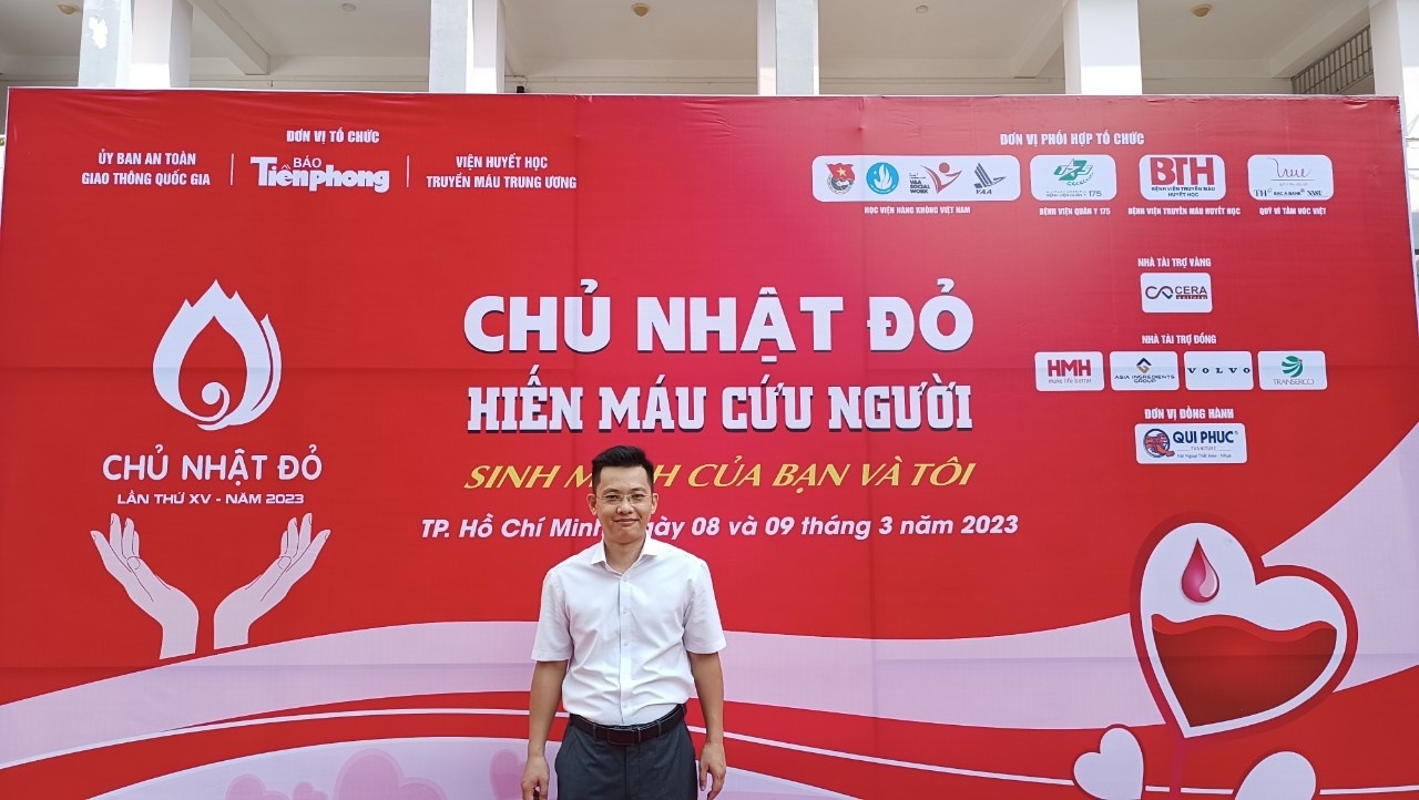 Tiến sĩ Lê Nhật Bình (Bí thư Đoàn Thanh niên Học viện Hàng không Việt Nam) chia sẻ tại ngày hội.