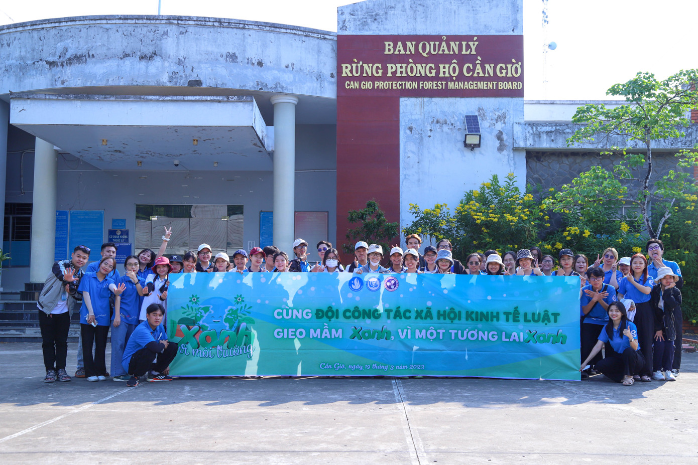 Hoạt động nằm trong chuỗi chương trình thường niên của Đội Công tác xã hội, trường ĐH Kinh tế - Luật (ĐHQG TP. HCM) nhằm đóng góp sức trẻ trường ĐH Kinh tế - Luật trong công cuộc bảo vệ môi trường, xoa dịu nỗi đau của mẹ thiên nhiên trong quá trình công nghiệp hoá của thế giới.