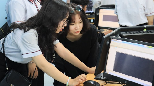 Thí kỳ thi tuyển sinh riêng do ĐH Bách khoa Hà Nội và trường ĐH Sư phạm TP. HCM cho phép thí sinh lớp 10 thi tuyển.