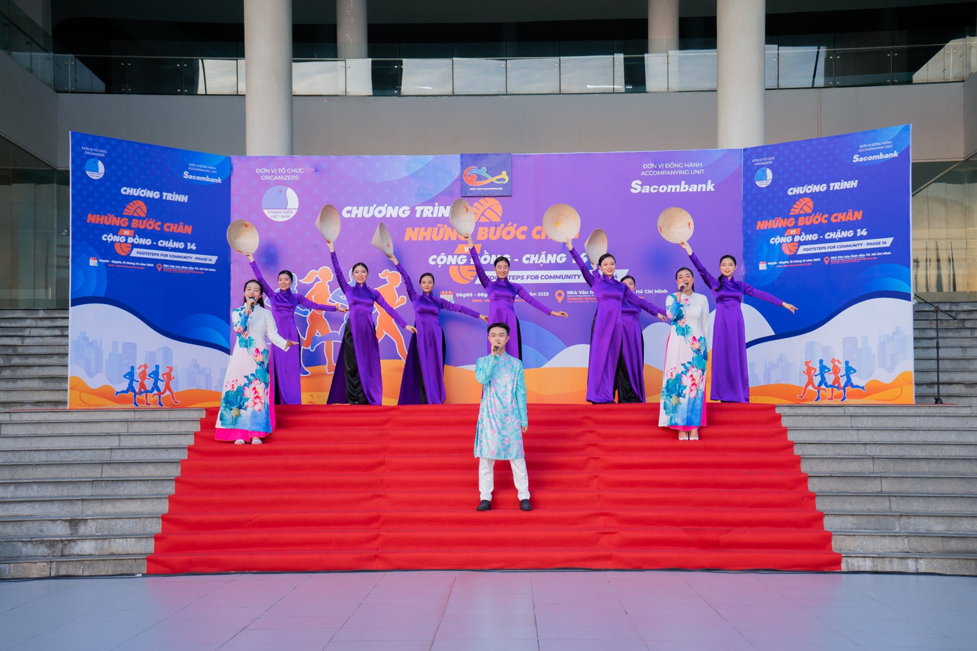 Tiết mục văn nghệ mở màn cho chương trình. Tiết mục văn nghệ mở màn cho chương trình.