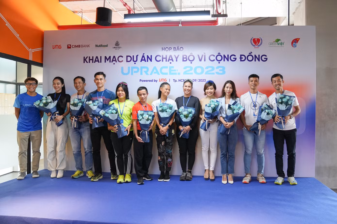 Các runner hàng đầu Việt Nam có mặt trong buổi khởi động giải chạy bộ vì cộng đồng 'UpRace 2023'.