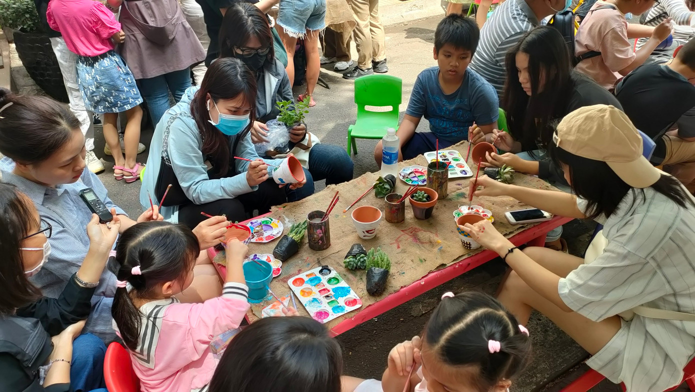 Những hoạt động gây quỹ do nhóm Huy tổ chức luôn thu hút nhiều phụ huynh và các em thiếu nhi tham gia.