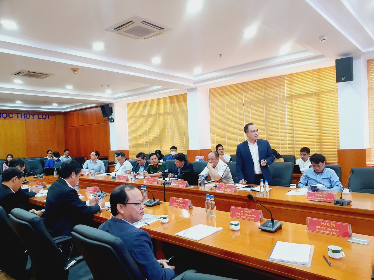 PGS. TS Nguyễn Ngọc Thắng, trường ĐH Thủy lợi chia sẻ tại hội thảo. PGS. TS Nguyễn Ngọc Thắng, trường ĐH Thủy lợi chia sẻ tại hội thảo.