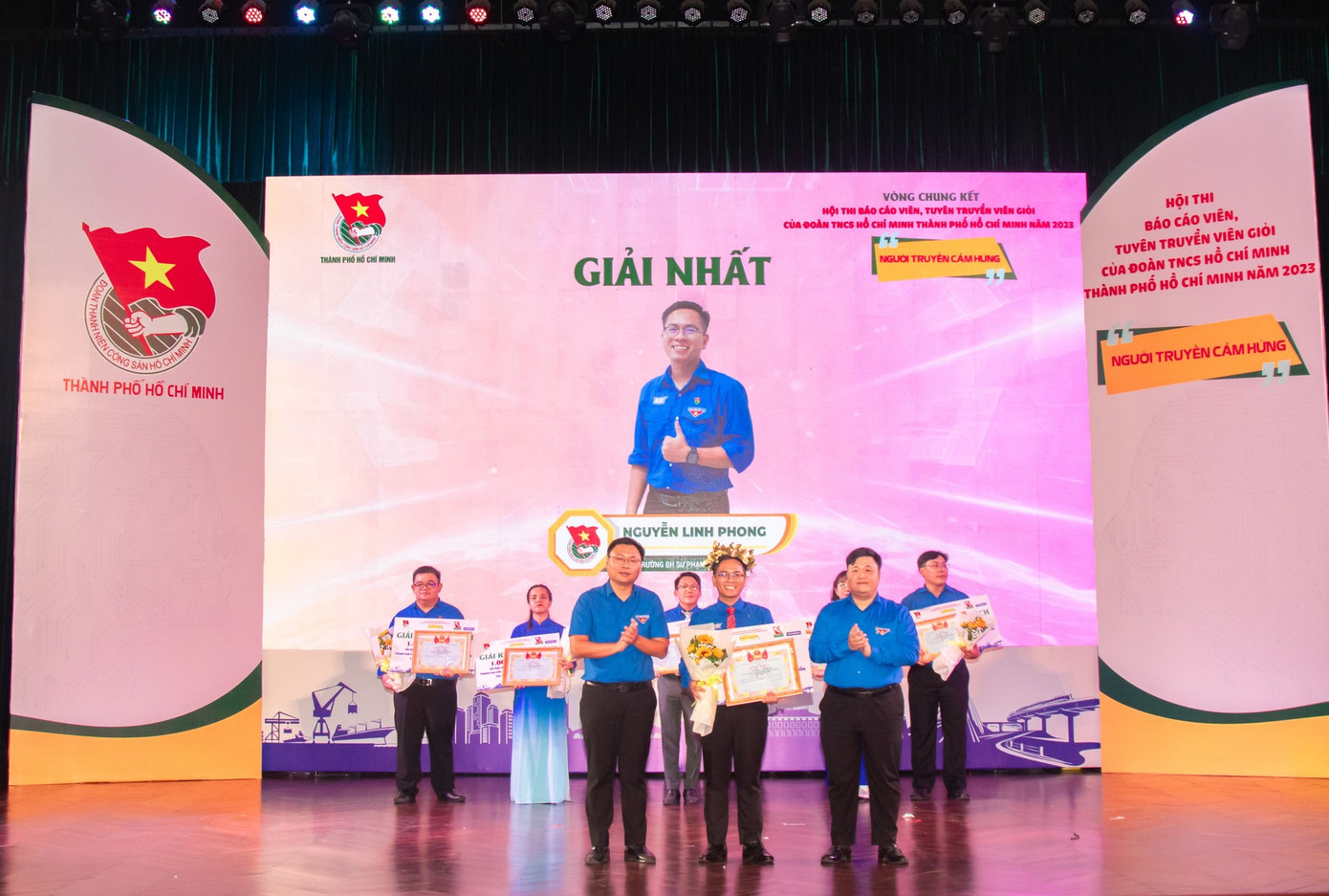 Giải Nhất Hội thi Báo cáo viên, tuyên truyền giỏi của Đoàn TNCS Hồ Chí Minh TP. HCM năm 2023 gọi tên Nguyễn Linh Phong. (Ảnh: NVCC) Giải Nhất Hội thi Báo cáo viên, tuyên truyền giỏi của Đoàn TNCS Hồ Chí Minh TP. HCM năm 2023 gọi tên Nguyễn Linh Phong. (Ảnh: NVCC)